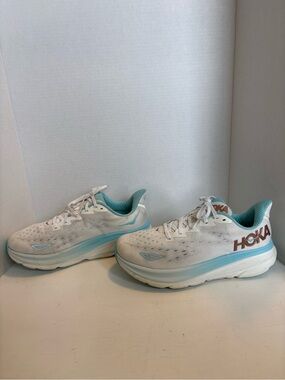 HOKA Women's Clifton 9 white running shoes size W 11D